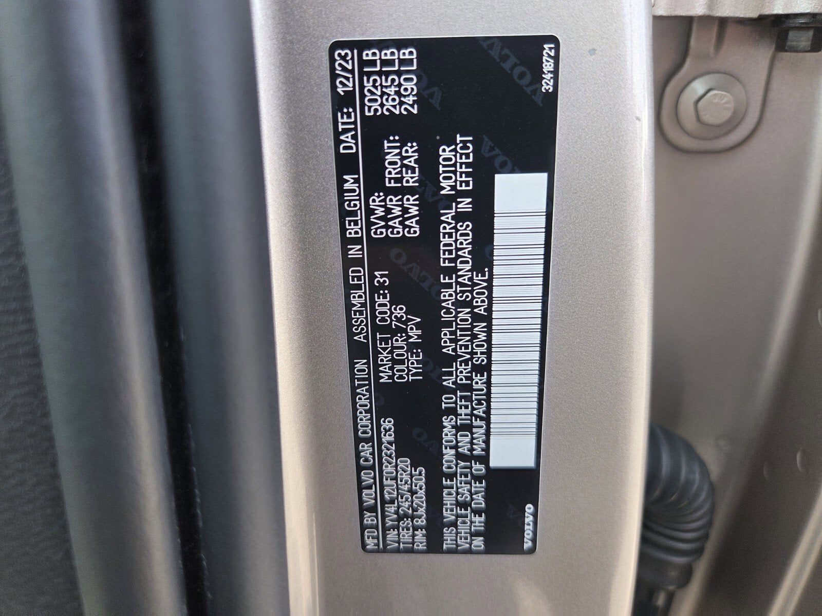 2024 Volvo XC40 Ultimate Bright Theme