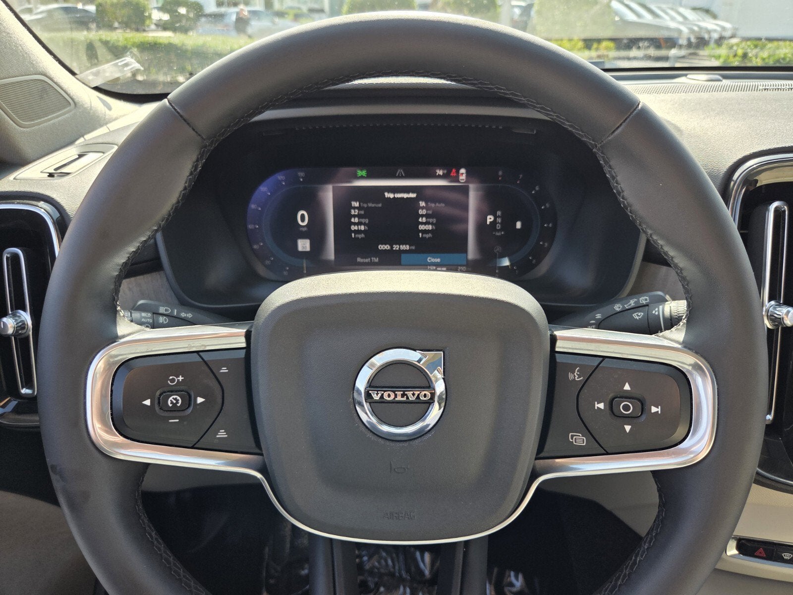 2024 Volvo XC40 Ultimate Bright Theme