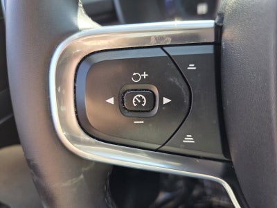 2024 Volvo XC40 Ultimate Bright Theme