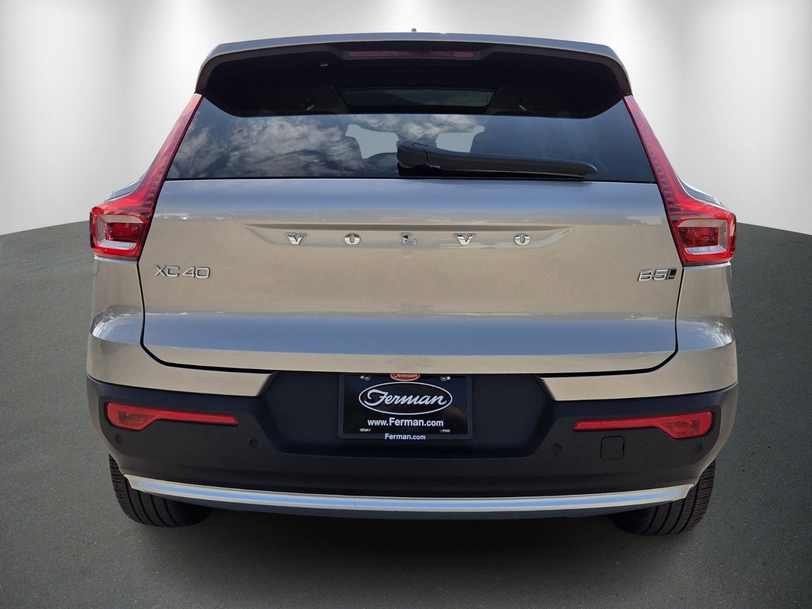 2024 Volvo XC40 Ultimate Bright Theme