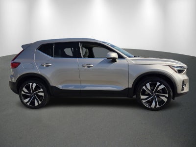 2024 Volvo XC40 Ultimate Bright Theme