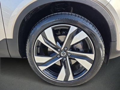 2024 Volvo XC40 Ultimate Bright Theme