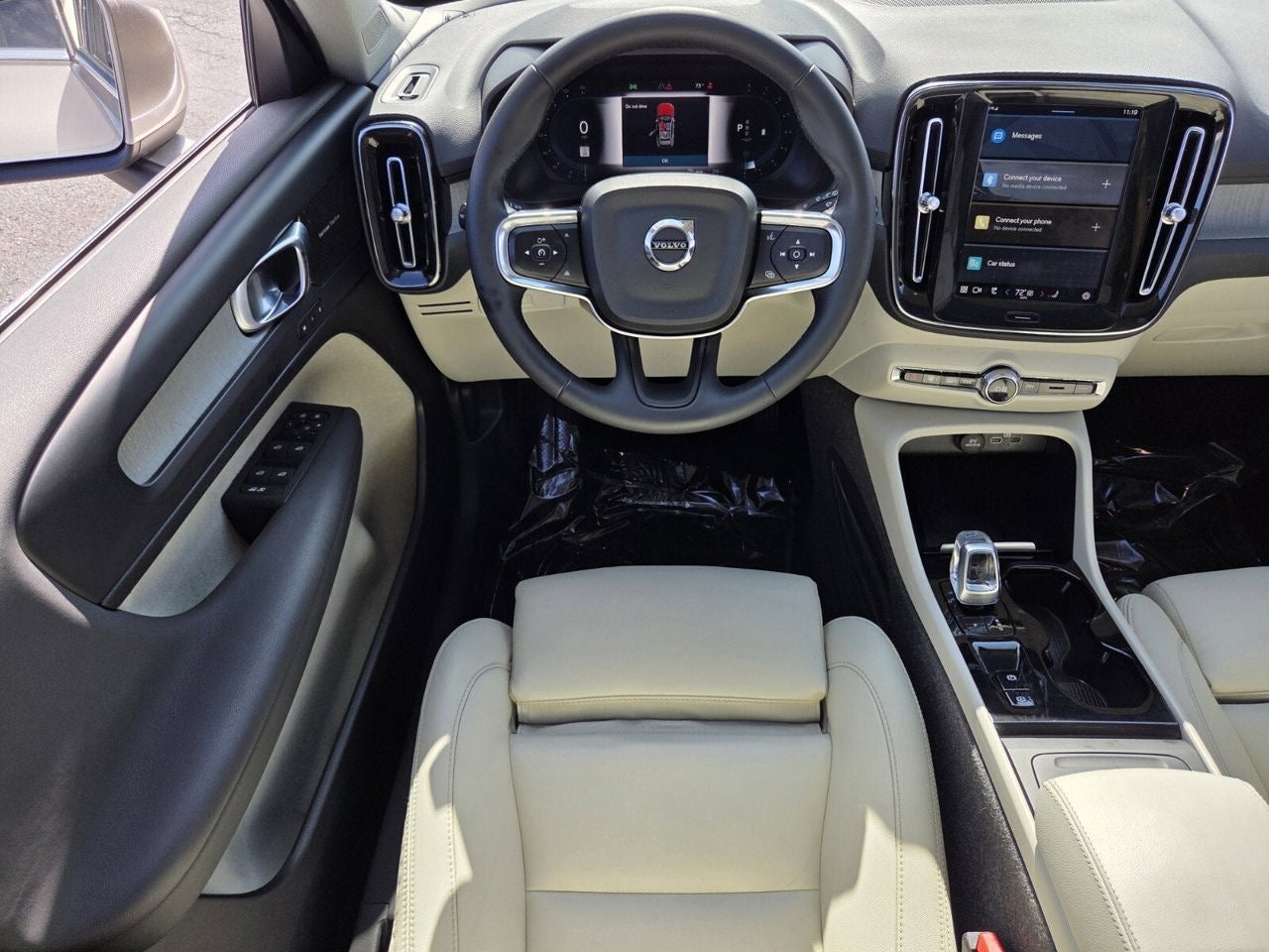 2024 Volvo XC40 Ultimate Bright Theme