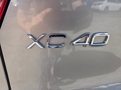 2024 Volvo XC40 Ultimate Bright Theme