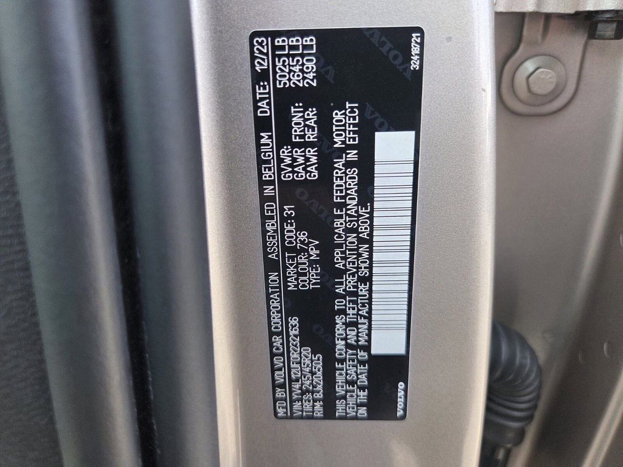 2024 Volvo XC40 Ultimate Bright Theme