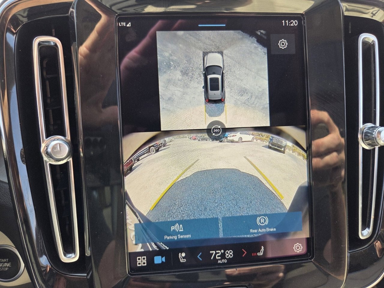 2024 Volvo XC40 Ultimate Bright Theme