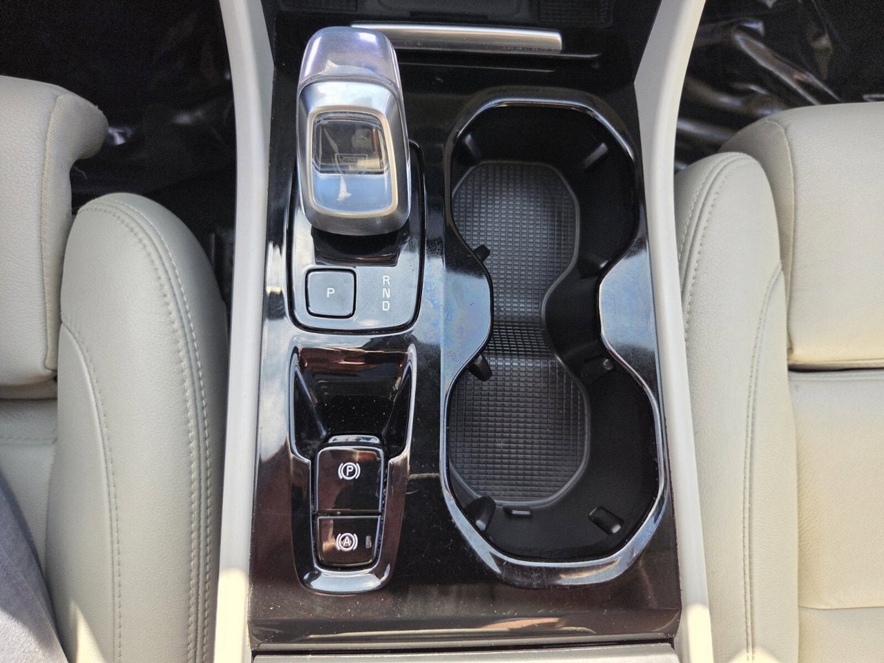 2024 Volvo XC40 Ultimate Bright Theme