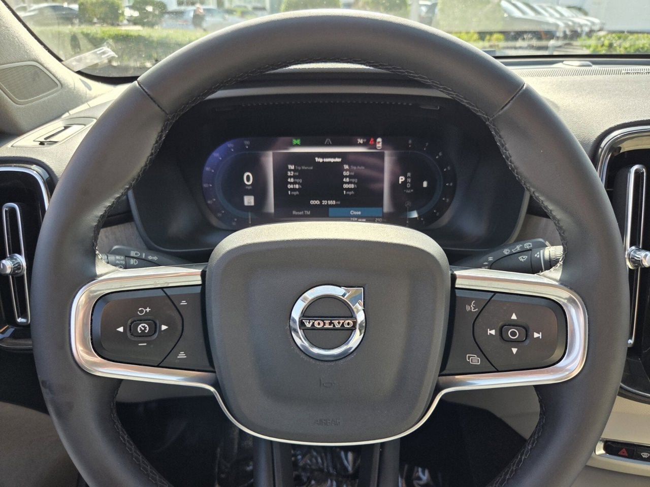 2024 Volvo XC40 Ultimate Bright Theme