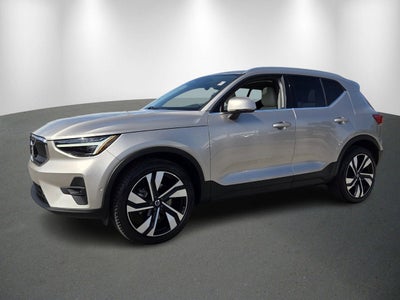 2024 Volvo XC40 Ultimate Bright Theme