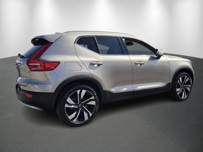 2024 Volvo XC40 Ultimate Bright Theme