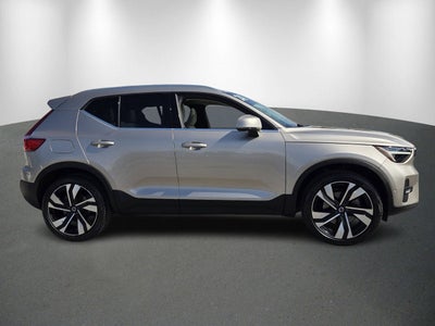 2024 Volvo XC40 Ultimate Bright Theme