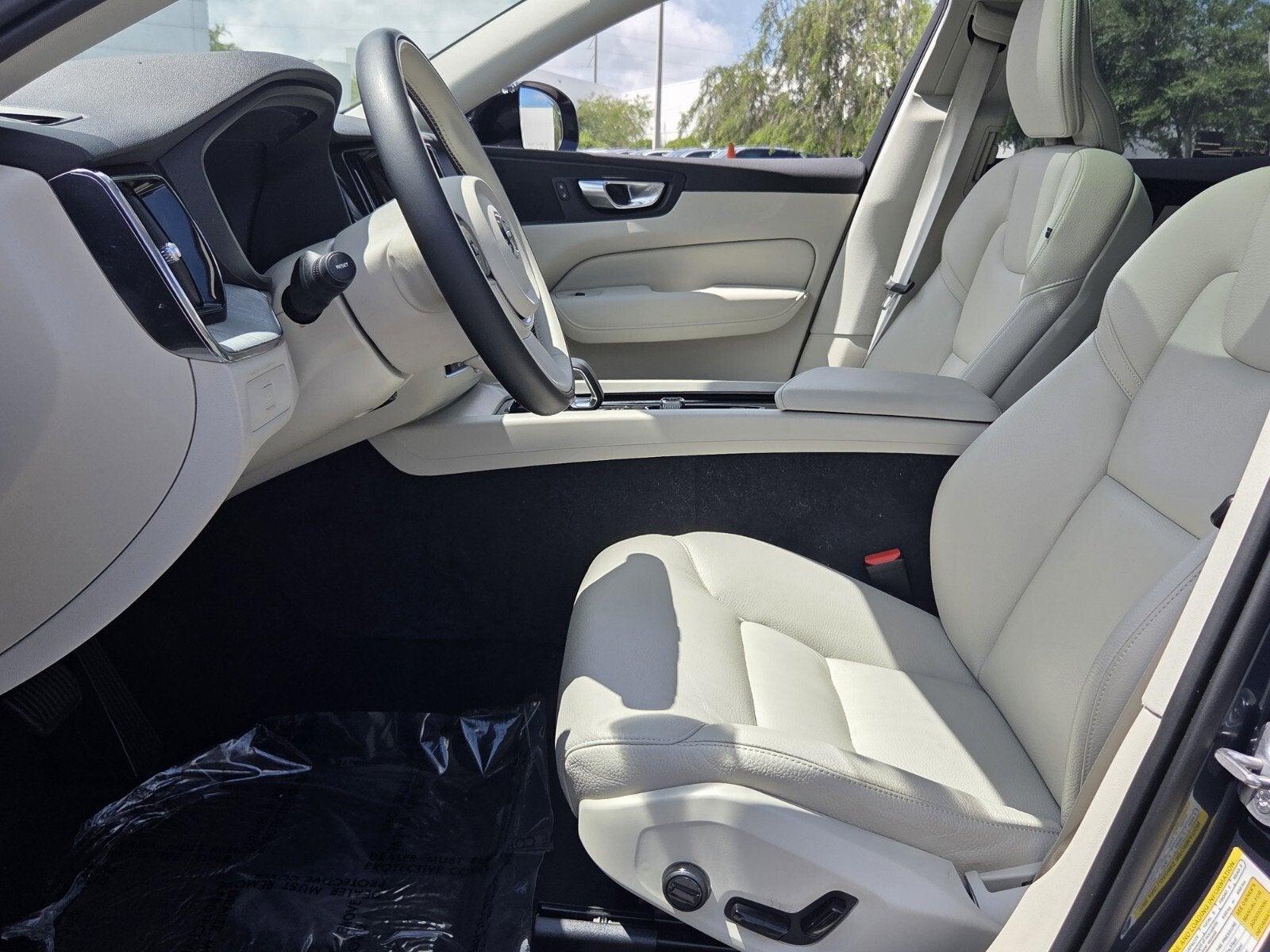 2025 Volvo XC60 Plus