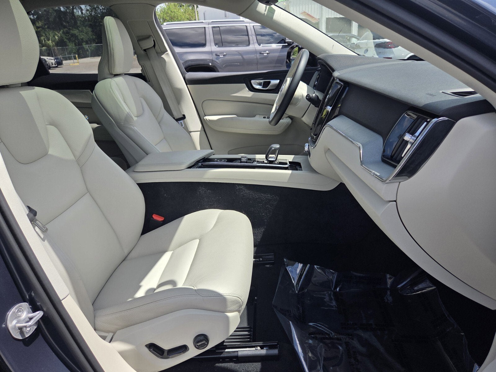 2025 Volvo XC60 Plus