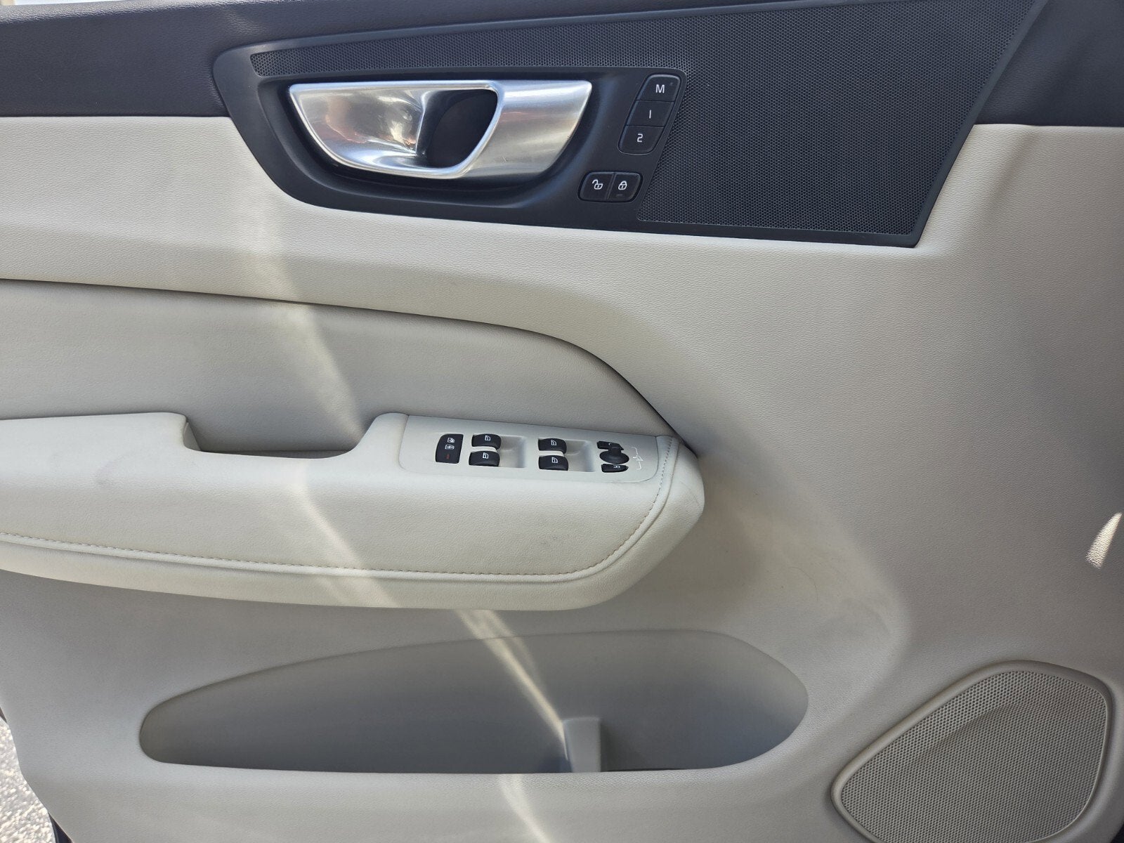 2025 Volvo XC60 Plus