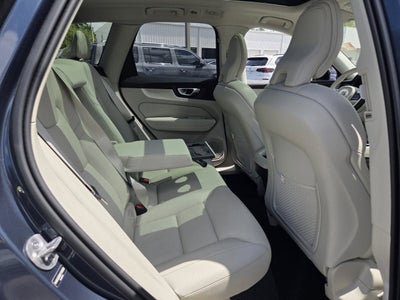 2025 Volvo XC60 Plus