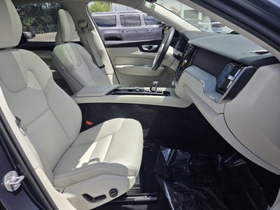 2025 Volvo XC60 Plus