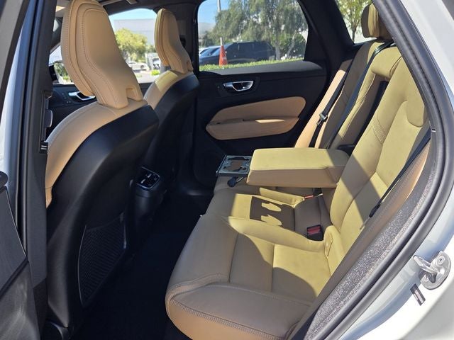 2025 Volvo XC60 B5 Ultra