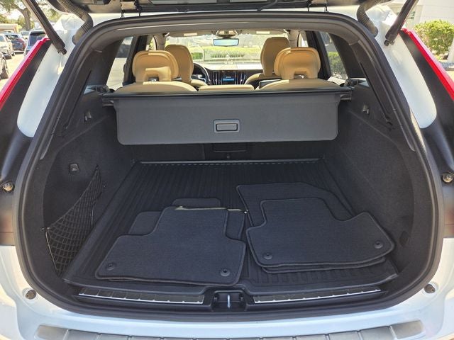 2025 Volvo XC60 B5 Ultra