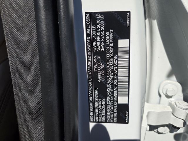 2025 Volvo XC60 B5 Ultra