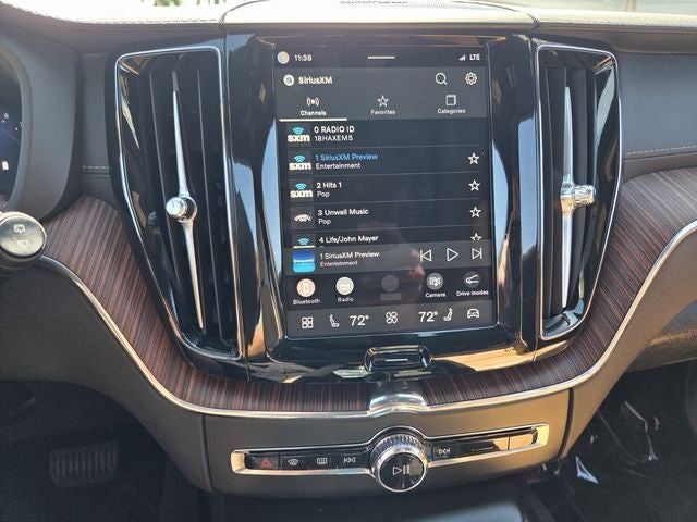 2025 Volvo XC60 B5 Ultra