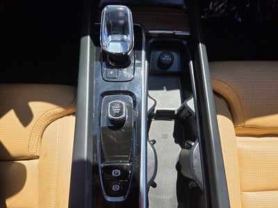 2025 Volvo XC60 B5 Ultra
