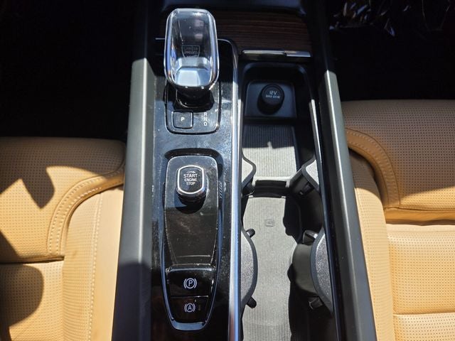2025 Volvo XC60 B5 Ultra