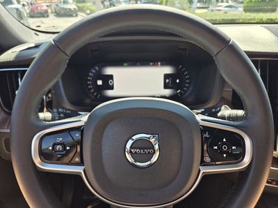 2025 Volvo XC60 B5 Ultra
