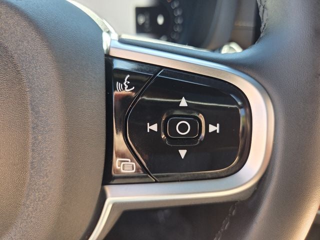 2025 Volvo XC60 B5 Ultra