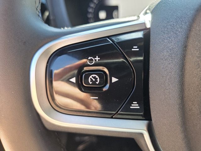 2025 Volvo XC60 B5 Ultra