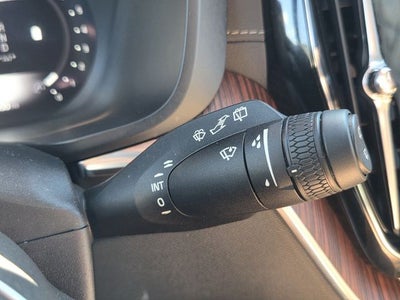 2025 Volvo XC60 B5 Ultra