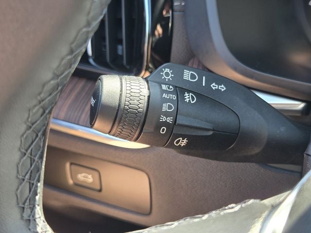 2025 Volvo XC60 B5 Ultra