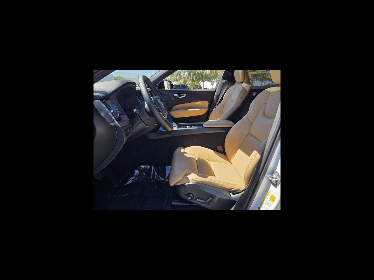 2025 Volvo XC60 B5 Ultra
