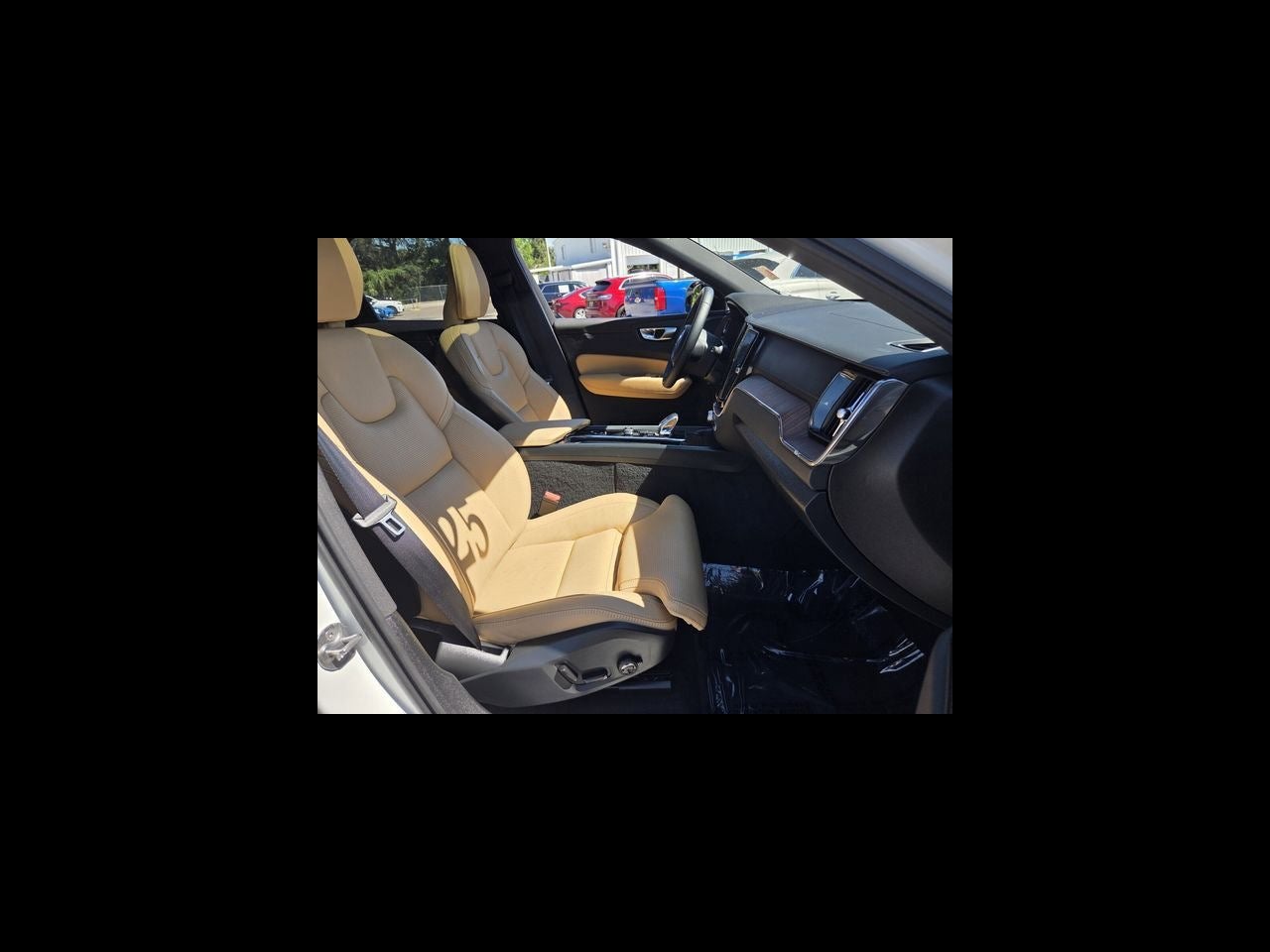 2025 Volvo XC60 B5 Ultra
