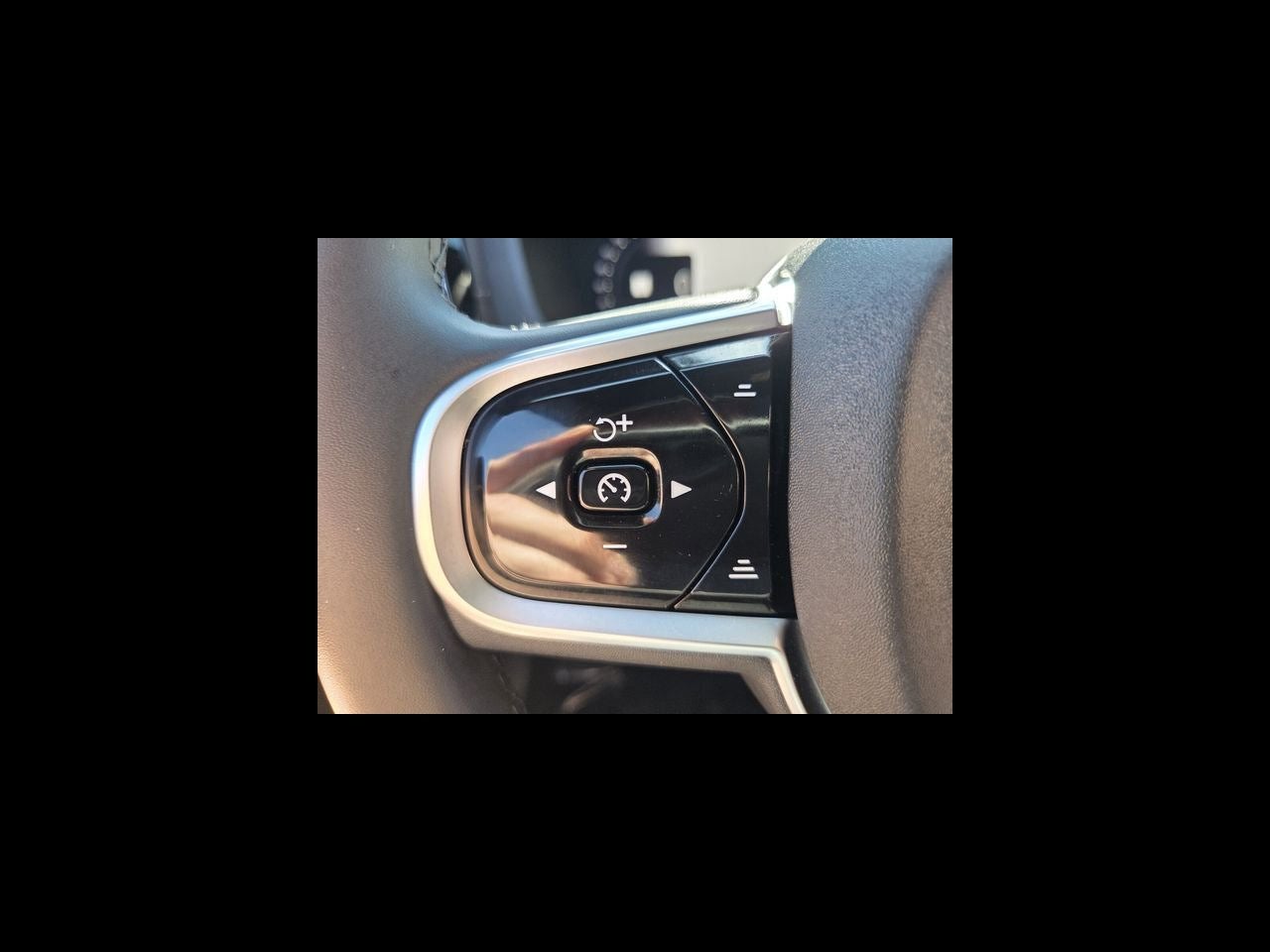 2025 Volvo XC60 B5 Ultra