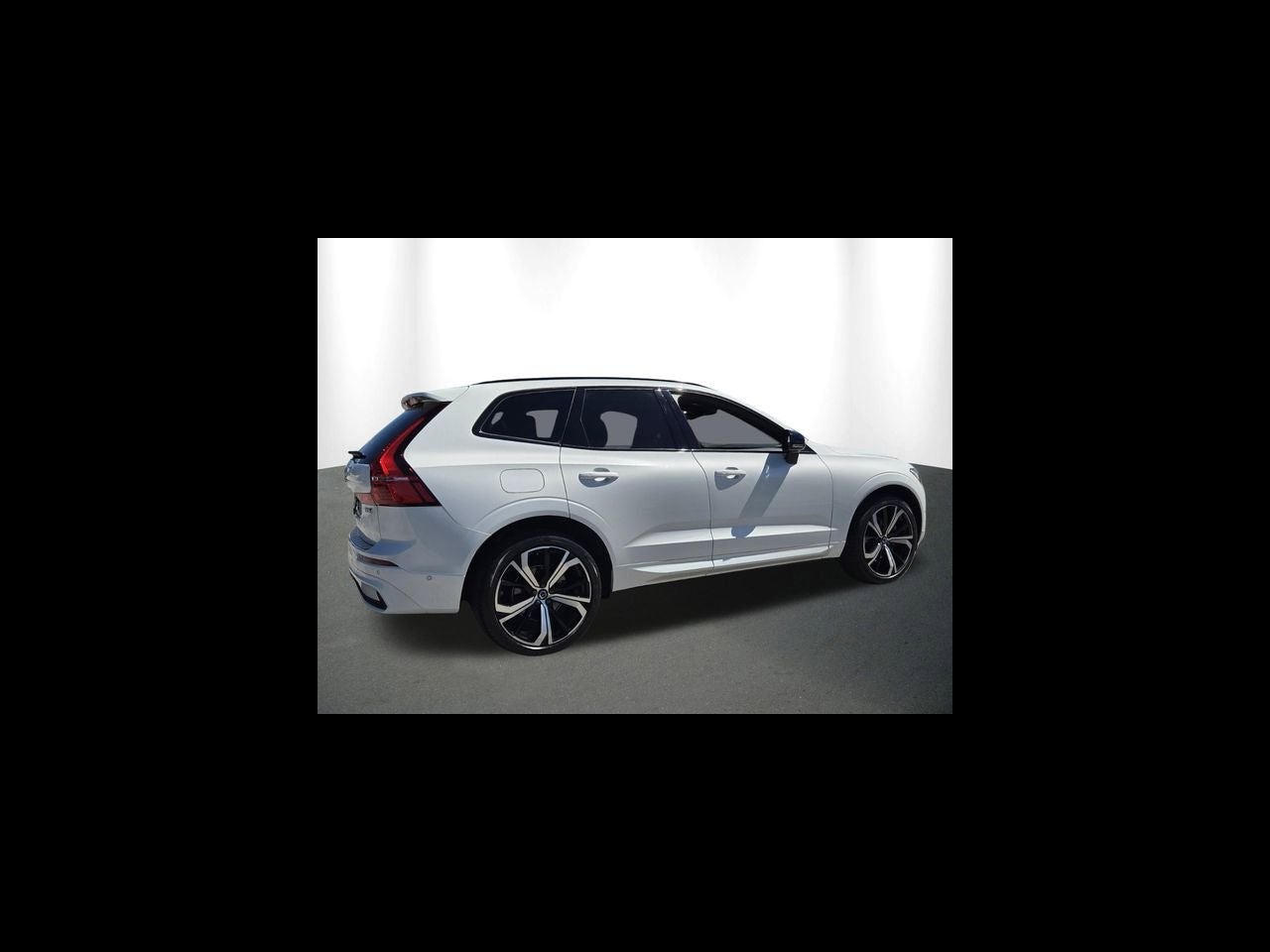 2025 Volvo XC60 B5 Ultra