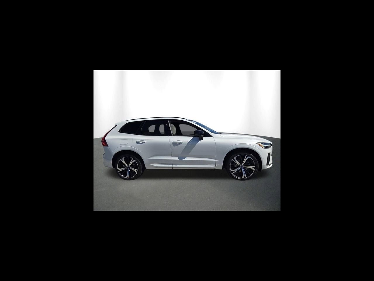 2025 Volvo XC60 B5 Ultra